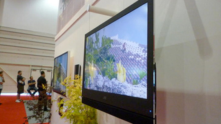 JVC's 32-Inch, LED-Backlit TV Is Just a Quarter-Inch Thick